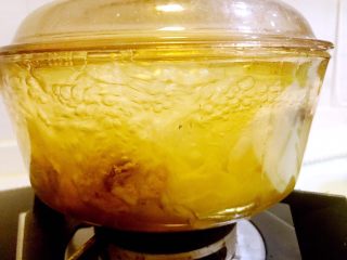 11、海参椰子鸡,大火煮开后转小火煮15分钟