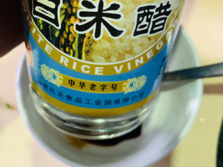 10、糖醋藕丁,3勺白米醋；