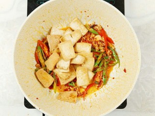 12、木耳炒豆腐,炒好的豆腐