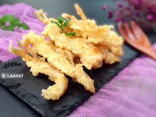 13、炸银鱼,装盘食用