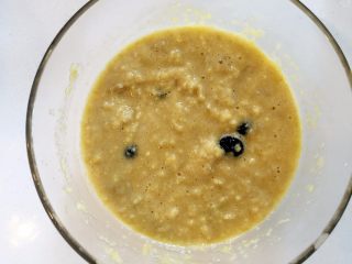6、香蕉蓝莓松饼,搅拌均匀呈现如图状态