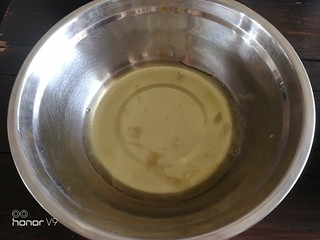 6、普洱茶牛奶戚风蛋糕,分离蛋白。