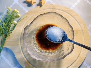 8、糖醋藕丁,一勺白糖，两勺醋，一勺蚝油