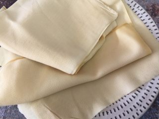 5、健康素食之豆腐皮卷素菜,豆皮一分为二