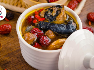 6、干了这碗乌鸡汤,瞬间“满血”复活,盛出即可