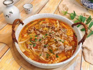 17、金针菇肥牛卷,装盘，撒点葱花装饰一下