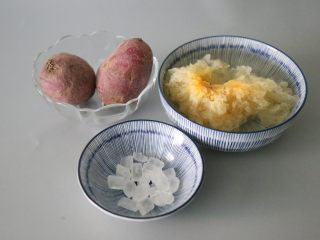 1、紫薯银耳羹,准备好所需要的食材。