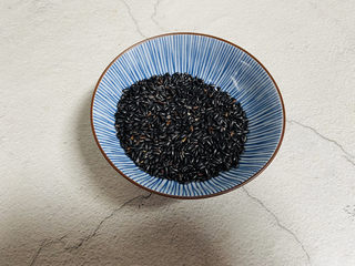 1、红枣黑米粥,黑米