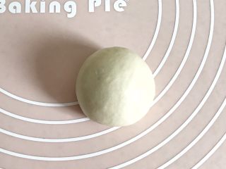 11、垂涎欲滴的红豆小餐包(一次性发酵),翻过来,稍微整一下,成圆形