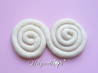 4、菊花馒头,大小均匀的卷在一起的花团