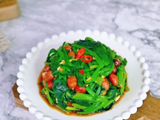 16、菠菜拌花生米,简单易学，巨好吃，近看，春天的颜色。