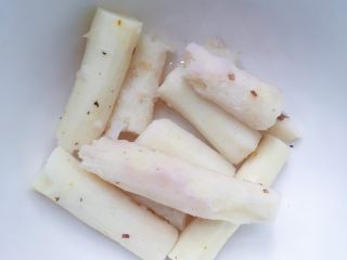 8、蓝莓果酱/蓝莓山药,山药蒸熟稍微晾凉后剥去外皮