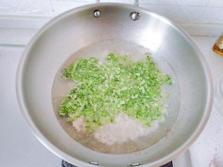 24、生菜豆腐肉沫羹,加鸡蛋清，生菜叶子。