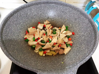 19、爆炒牛肚,翻炒均匀即可，爆炒牛肚做好了~