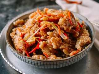 17、东北锅包肉,起锅趁热吃最美味了。