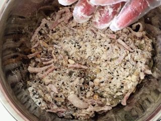 10、金华火腿伍仁馅,抓捏均匀