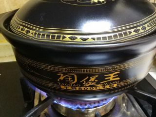 11、 银耳南瓜汤,银耳汤烧开后，转小火慢慢煲。时间为70分钟。