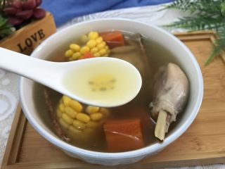 16、五指毛桃老鸡汤~广式老火靓汤,味道芳香而且特别清甜滋润,每人至少2碗