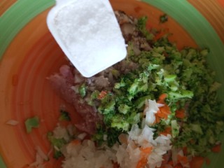 9、十味+蛋黄酱彩蔬蒸肉蛋,盐