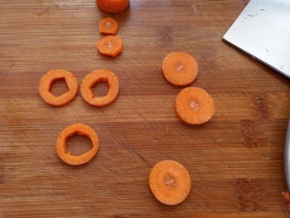 15、十味+蛋黄酱彩蔬蒸肉蛋,估计胡萝卜切片中间挖个洞