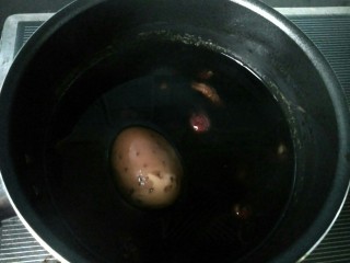 12、当归黄芪煮鸡蛋,大火烧开转小火，倒入红糖，煮成一碗水。