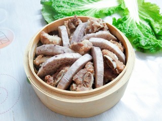 20、香芋蒸排骨,排骨里透着香芋的浓香，和荷叶的清香！香芋吃起来粉而不腻，入口即化！味道鲜香，刚刚好！