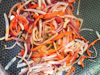 14、洋葱炒牛肉,炒熟