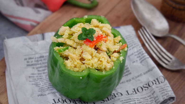 假米饭鸡肉青椒盅健康减肥低脂代餐