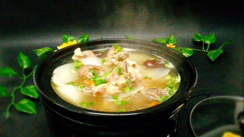 感恩节食谱黑山羊腿肉煲萝卜汤