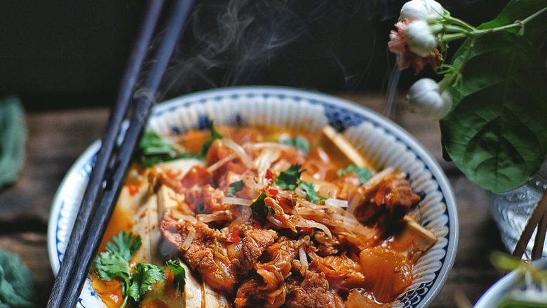 酸辣暖胃的辣白菜豆腐锅