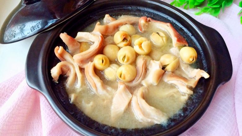 #咸味健脾开胃的猪肚莲子汤