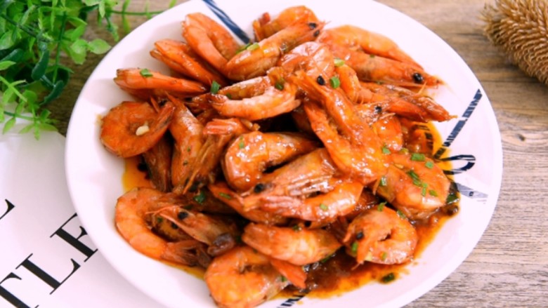超级美味的油焖基围虾今天就来教你做