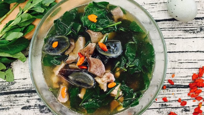 枸杞猪肝皮蛋瘦肉汤清肝明目