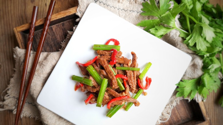 牛肉丝炒芹菜