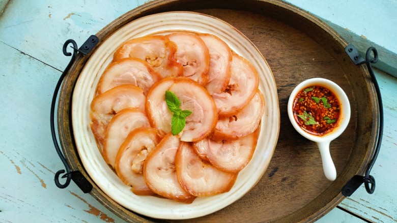 家常好菜酱卤肘子