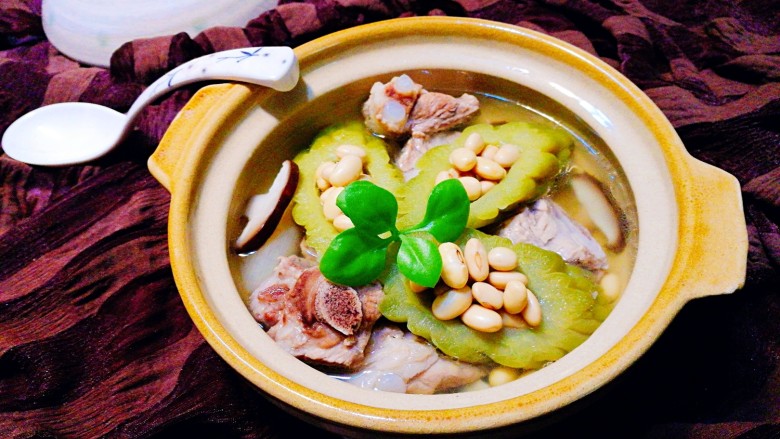 粤式靓汤凉瓜黄豆猪骨汤