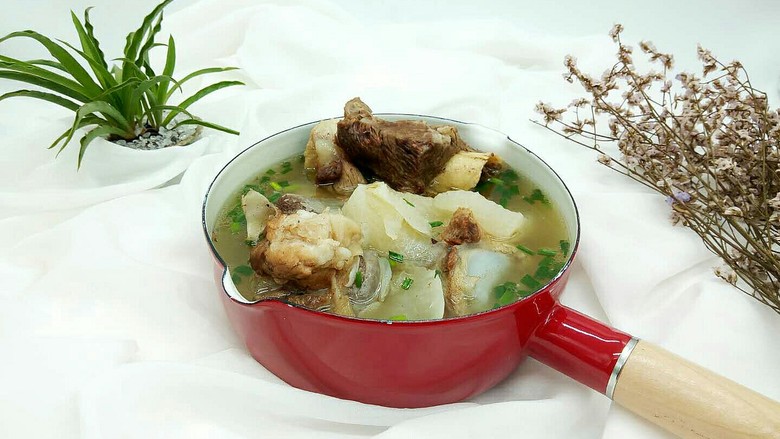 滋补暖身汤筒骨炖萝卜