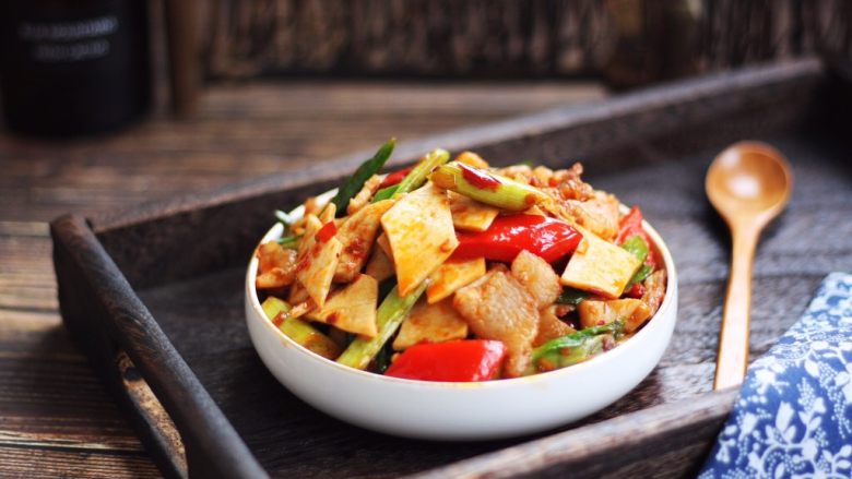 菌类料理干锅杏鲍菇