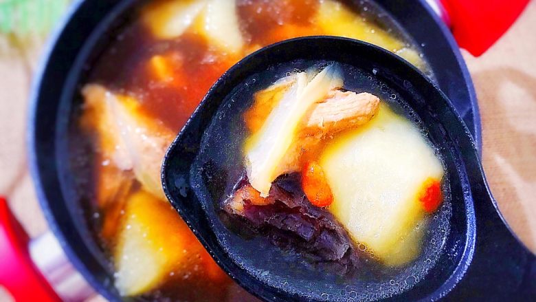 暖冬系列滋补养生之红枣枸杞萝卜大骨汤