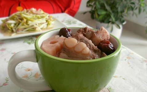 红枣莲藕排骨汤