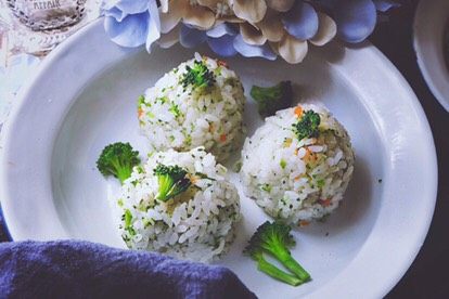 营养低脂美貌便当西兰花饭团