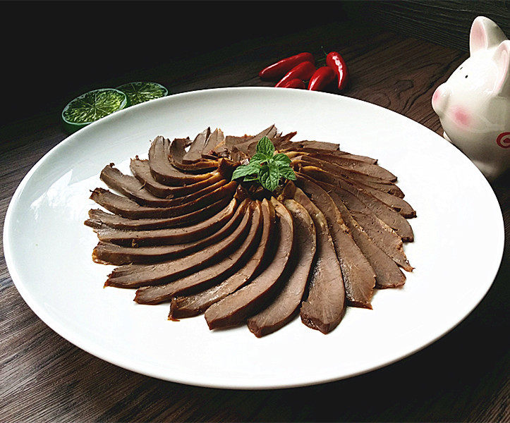 黑酱油香辣卤猪心