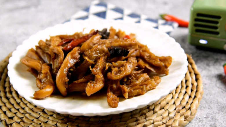 香卤鸭掌好吃得不得了