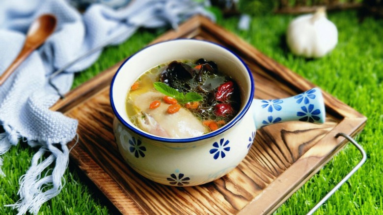 煲汤时加上它营养好喝又不腻这个季节要多