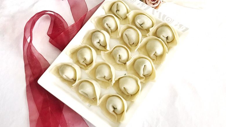 咸味美味的猪肉荠菜高汤馄饨