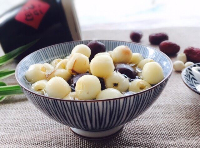 盛夏消暑甜品红枣莲子羹