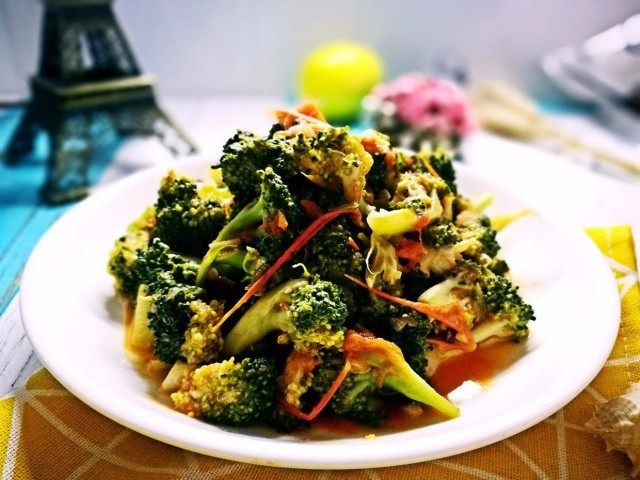 Cathy边吃边营养—西蓝花炒番茄