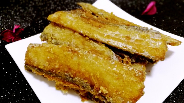 外酥里嫩炸带鱼