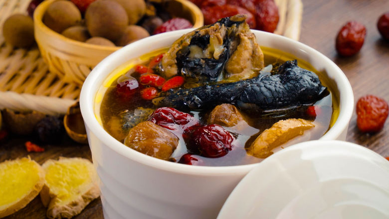 干了这碗乌鸡汤瞬间满血复活