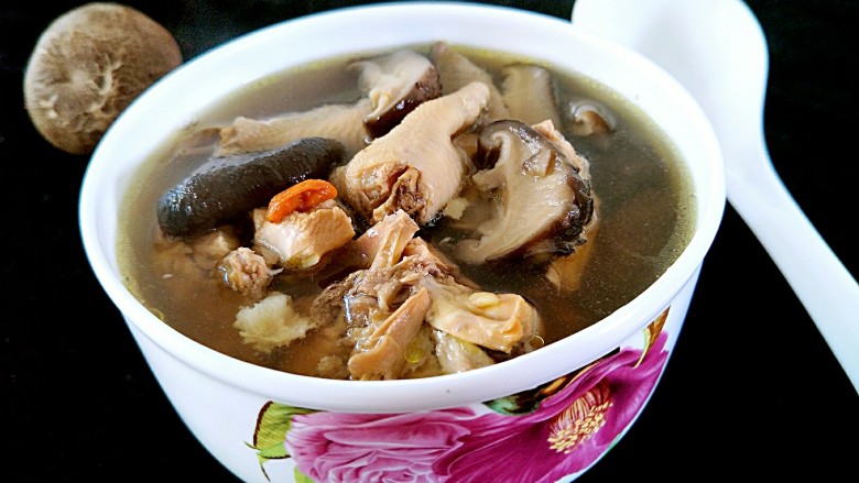 花菇炖鸡汤